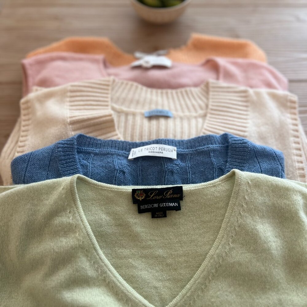 Vince Cashmere and Silk Blend Spring Sweater Medium – Lightweight Apricot Knit - Picture 2 of 4